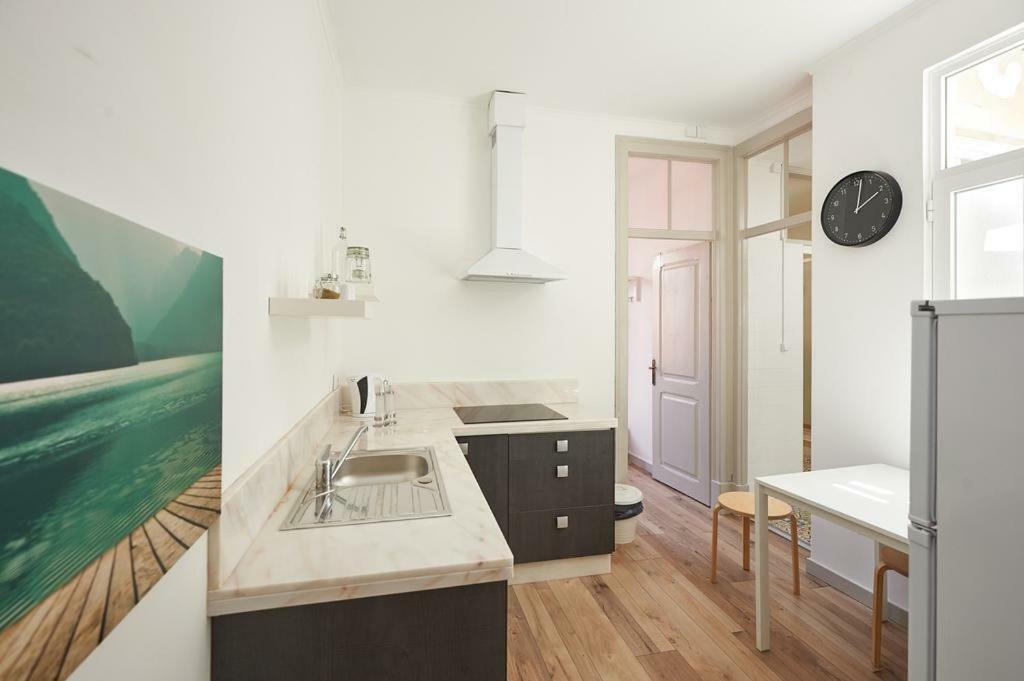 Love Inn Bairro Alto 리스본 외부 사진