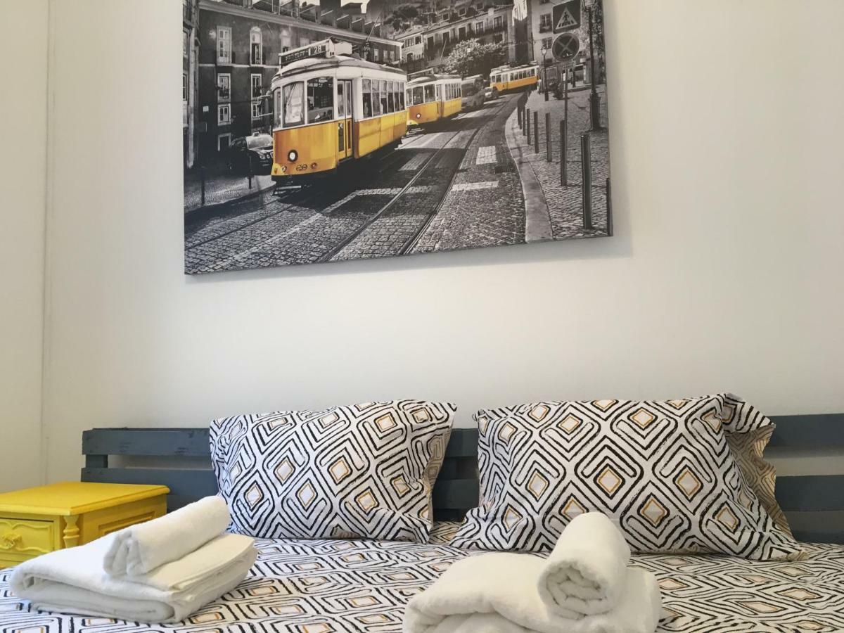 Love Inn Bairro Alto 리스본 외부 사진